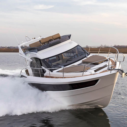 Express-Cruiser / Innenborder - 360 FLY - Galeon - zweimotorig / Flybridge / für Kreuzfahrten