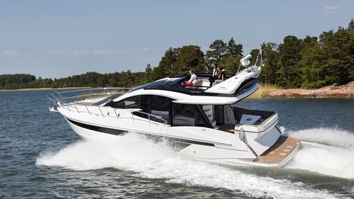 Express-Cruiser / Innenborder - 470 SKYDECK - Galeon - zweimotorig / Hardtop / Flybridge