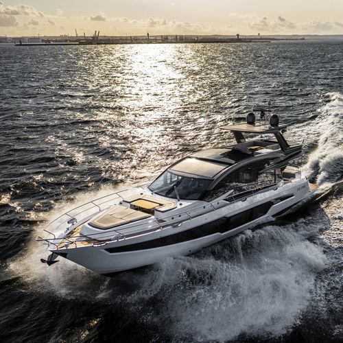 Motoryacht für Kreuzfahrten - 700 SKYDECK - Galeon - Flybridge / 4 Kabinen