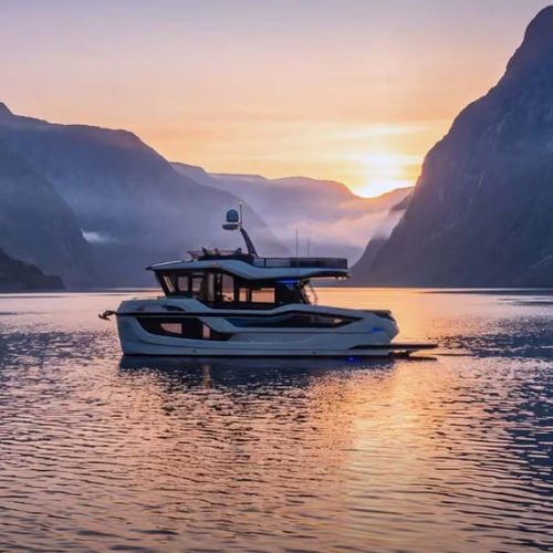 Express-Cruiser / Innenborder - 430 EXP - Galeon - zweimotorig / Flybridge / max. 10 Personen