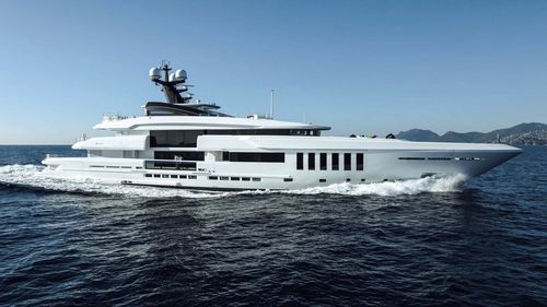 Megayacht für Kreuzfahrten - M/Y OURANOS  - Admiral yachts - klassisch / mit Steuerhaus / 6 Kabinen