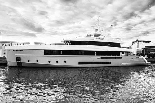 Megayacht für Kreuzfahrten - M/Y CROCUS - Admiral yachts - Raised Pilothouse / 10 Kabinen / Aluminium