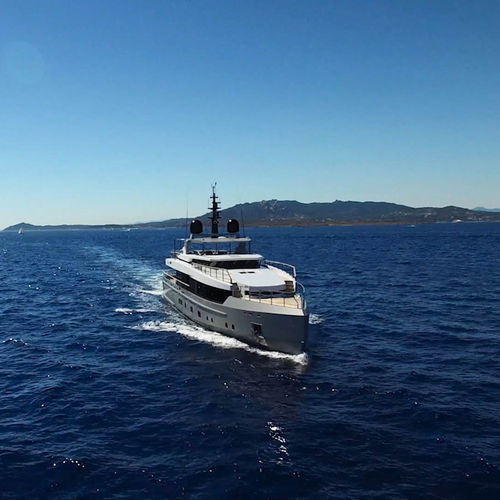 Superyacht für Kreuzfahrten - M/Y TREMENDA - Admiral yachts - Flybridge / 5 Kabinen / 10 Kojen