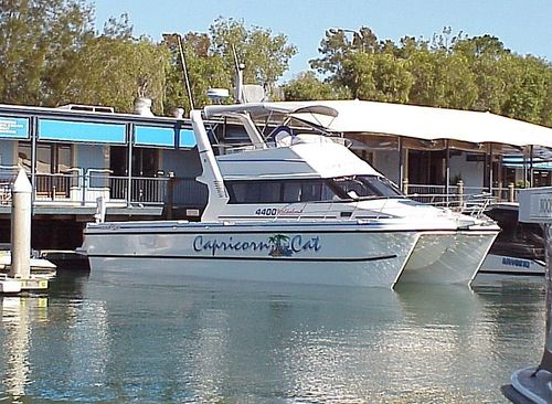 Express-Cruiser / Katamaran - 4400 FLYBRIDGE EXT.CABIN - Noosa Cat Australia - Innenborder / Diesel / Flybridge