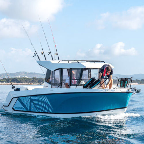 Angelboot für Tagesfahrten / Außenborder - 705 Pilothouse - Quicksilver Boats - Diesel / mit Steuerhaus / max. 7 Personen