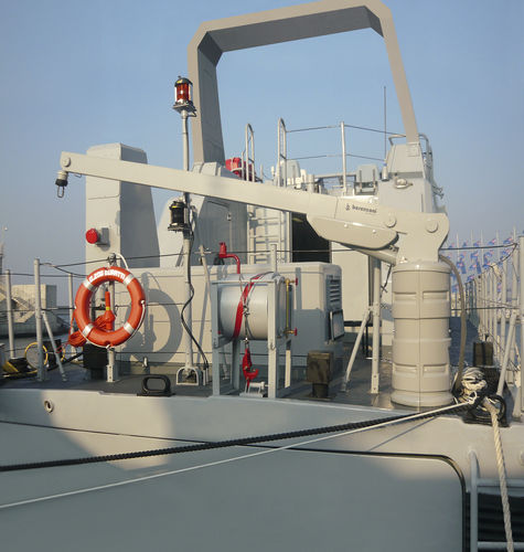 Davit für Boot - G 340 - G 341 - Besenzoni SpA - für Yacht / hydraulisch / schwenkbar