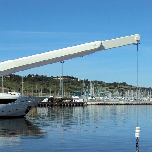 Davit für Yacht - G 422 - Besenzoni SpA - hydraulisch / schwenkbar / Teleskop