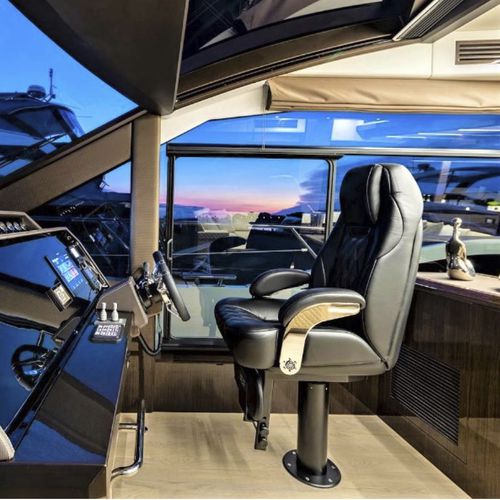 Steuermannsitz - P 438 F INFINITY FIXED - Besenzoni SpA - für Yacht / mit Armlehnen / einstellbar