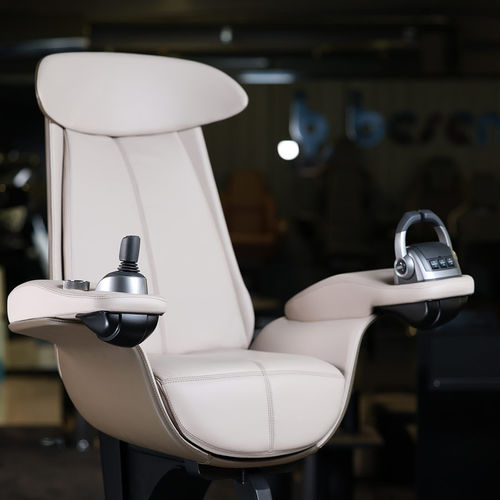 Steuermannsitz - P 470 A Manta comfort - Besenzoni SpA - für Boot / für Yacht / mit Armlehnen