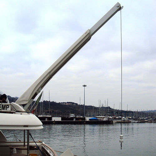 Davit für Yacht - G 428  - Besenzoni SpA - hydraulisch / schwenkbar / Teleskop