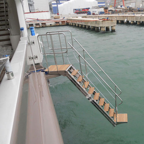 Bootsleiter - SI 405 G - Besenzoni SpA - seitlich / schwenkbar / Fallreep