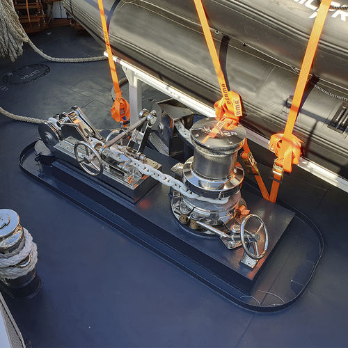 Elektrische Ankerwinde - ZEUS - Lofrans - hydraulisch / für Megayachten / vertikal