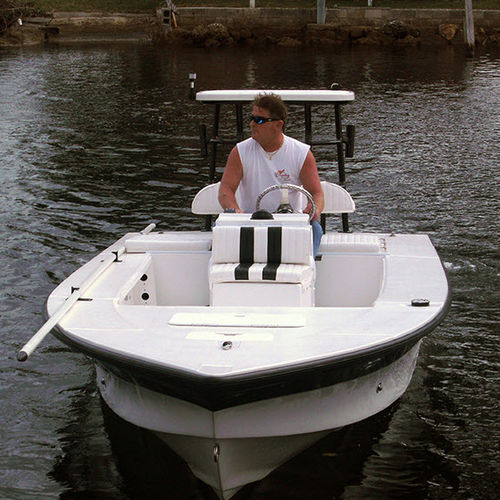 Flat-Boat / Außenborder - 18 - Dusky Marine - Sportfischer