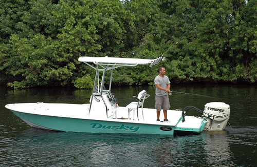 Bay-Boat / Außenborder - 218 RL - Dusky Marine - mit Mittelkonsole / Sportfischer
