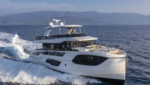 Motoryacht für Kreuzfahrten - NAVETTA 64 - Absolute Yachts - Flybridge / IPS / 4 Kabinen