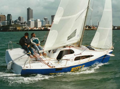 Segelboot für Fahrten- und Regattasegeln - BULL 7000 - Young Yacht Design - transportierbar