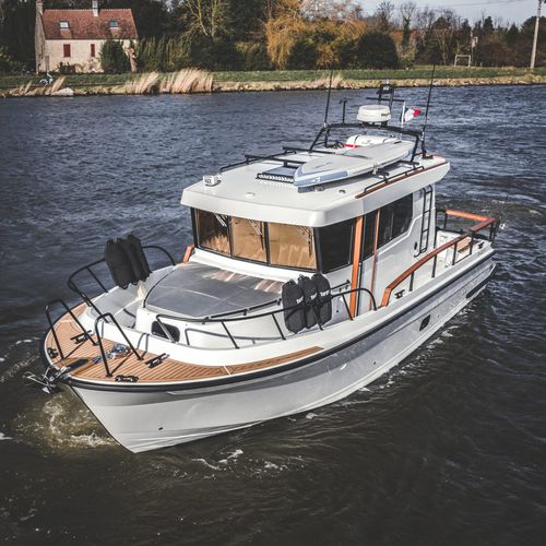 Express-Cruiser / Innenborder - 32 TF - Targa - zweimotorig / mit Steuerhaus / Offshore