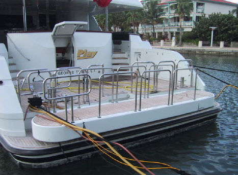 Gangway für Yacht - INTEGRATED - Nautical Structures - schwenkbar / hydraulisch / leichtgewichtig
