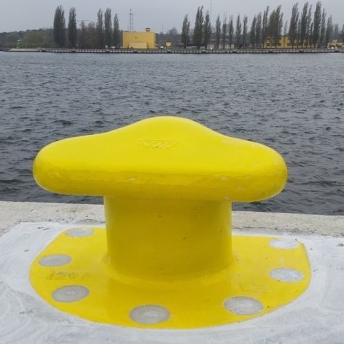 Anlegepoller für Hafenterminals - Tee  - Trelleborg Marine and Infrastructure