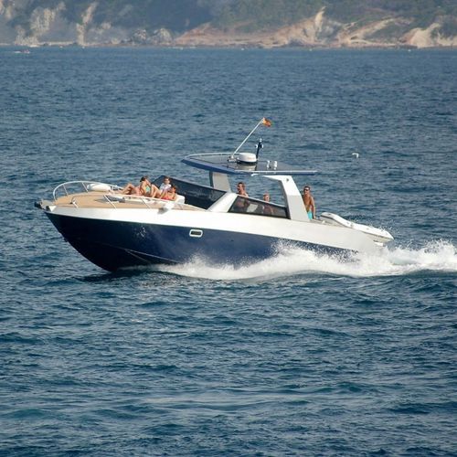 Innenborder-Konsolenboot - 1200-M - MOGGARO ALUMINIUM YACHTS - zweimotorig / für Kreuzfahrten / mit Kabine