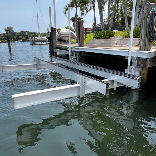 Bootslift - Golden Boat Lifts & Marine Systems - stegmontiert / Aluminium
