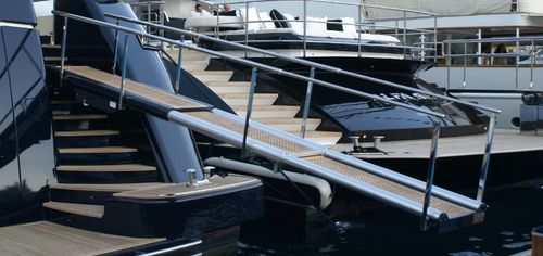 Gangway für Yacht - ALTAIR  - Sanguineti Chiavari produzione articoli nautici s. - Teleskop / motorisiert