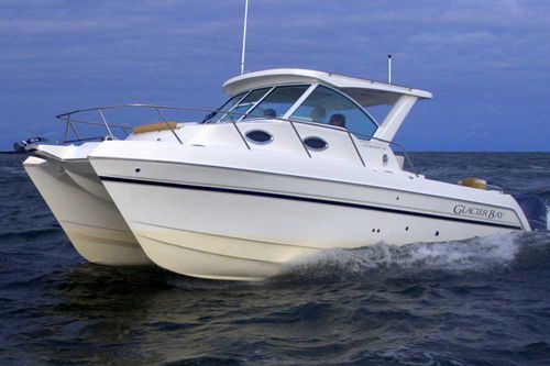 Cabin-Cruiser / Katamaran - Glacier Bay Edition 2780 - World Cat - Außenborder / zweimotorig / Hardtop