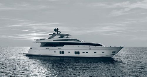 Sport-Superyacht - SL106 - Cantieri Navali San Lorenzo - Flybridge / 5 Kabinen / 8 Kojen