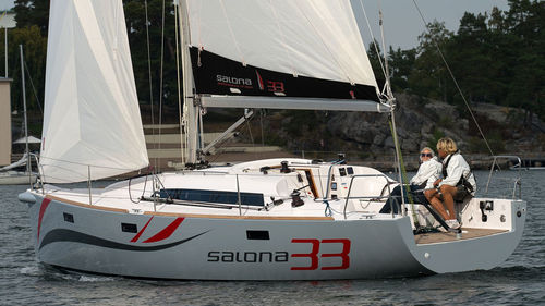 Segelboot für Fahrten- und Regattasegeln - S33 - Salona yachts - Regatta / 2 Kabinen / Bugspriet