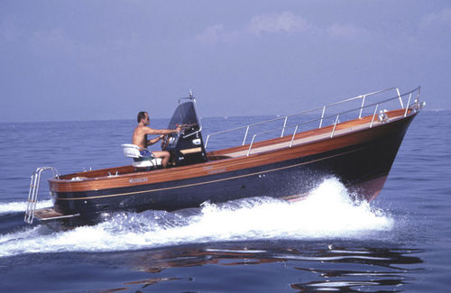Innenborder-Konsolenboot - SUPER CORALLO 25 - CO.ME.NA - mit Kabine / Gozzo / klassisch