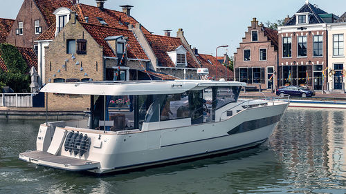 Express-Cruiser / Küstenfahrten - 12 Sedan - DELPHIA Yachts - Innenborder / Diesel / mit Steuerhaus