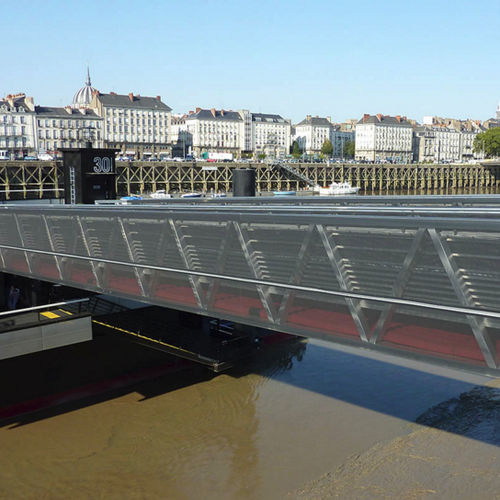 Gangway für Steg - Metalu Industries International - schwimmend / Aluminium / mit Geländer