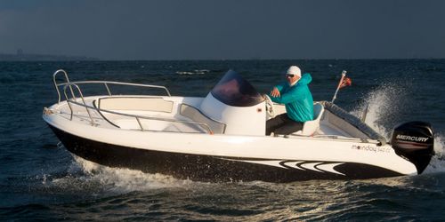 Außenborder-Konsolenboot - 540 SD - Moonday Yachts - mit Seitenkonsole / Sport / Sonnendeck