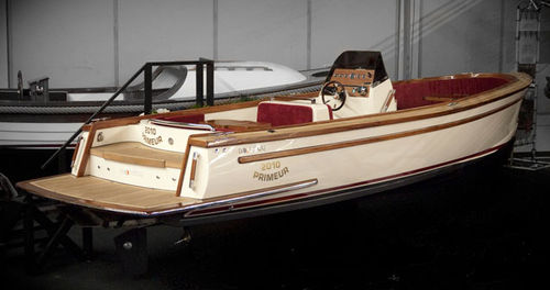 Innenborder-Runabout - 31 TRENDER - Moonday Yachts - Open / mit Mittelkonsole / klassisch