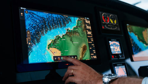 Sonar Multifunktionsgerät - NSO 4 - Simrad Yachting - Kartenplotter / für Boot / digital