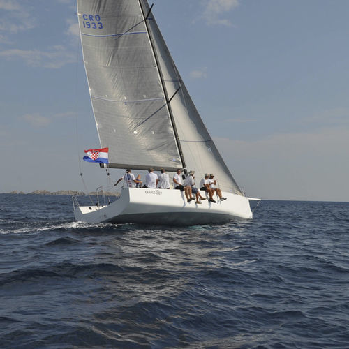 Regatta-Segelboot - 38 - Enavigo Yachts - 3 Kabinen / 8 Kojen / Carbon