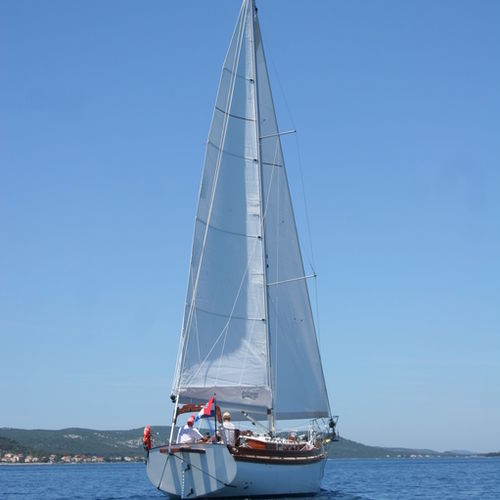 Segelboot / 2 Kabinen - CUTTER - Enavigo Yachts - Holz / Bugspriet