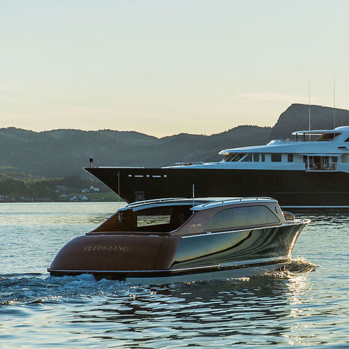 Innenborder-Runabout - 8.5 LIMOUSINE  - Hodgdon Yachts - Open / mit Mittelkonsole / mit Kabine