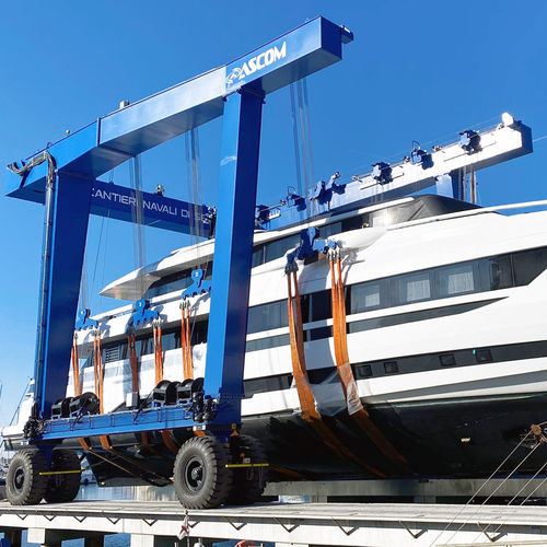 Ferngesteuerter Travellift - BHT 300 - ABI TRAILERS - U-förmig / Vierradantrieb / elektrisch