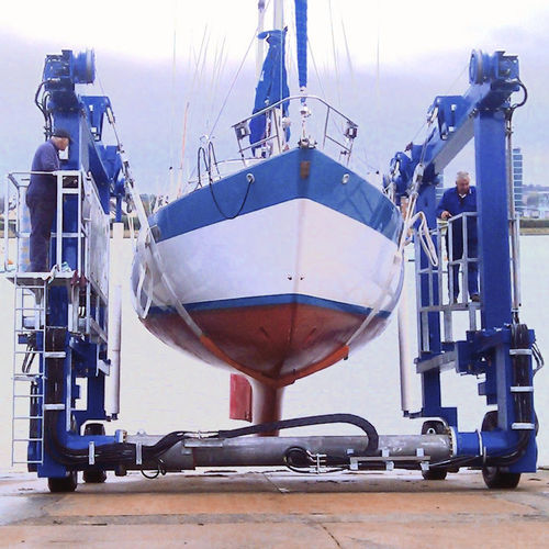 Vierradantriebs-Travellift - Slipway Hoist - Wise Boat Hoists - amphibisch / mit breitenverstellbarer Querstrebe