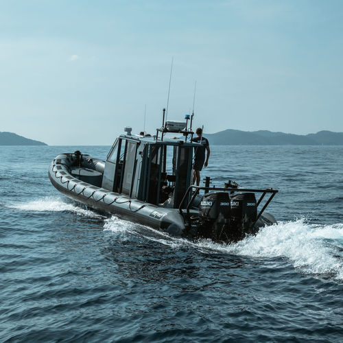 Patrouillenboot Berufsschiff - SRR 750 - Zodiac Milpro International - Außenborder / Festrumpf-Schlauchboot