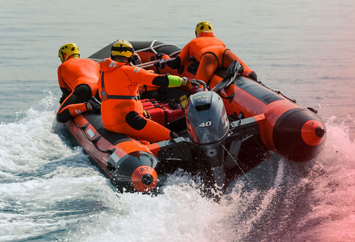 Patrouillenboot Berufsschiff - SRR 870 - Zodiac Milpro International - Außenborder / Festrumpf-Schlauchboot