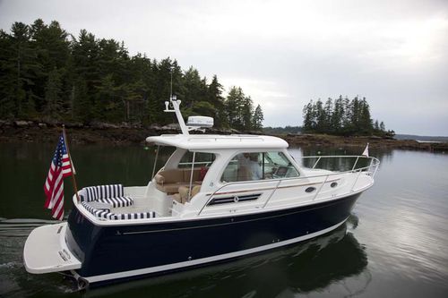 Cabin-Cruiser / Innenborder - 30 - Back Cove Yachts - Hardtop / Lobster