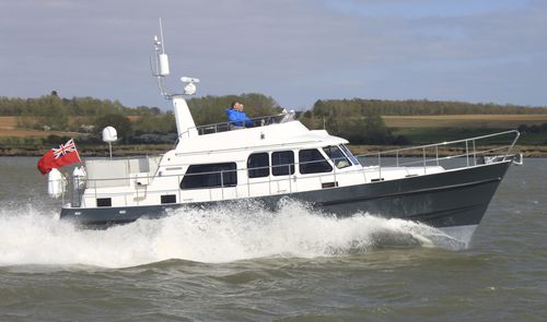 Express-Cruiser / Innenborder - HARDY 42 - Hardy Marine - Diesel / Diesel/Elektro-Hybrid / zweimotorig
