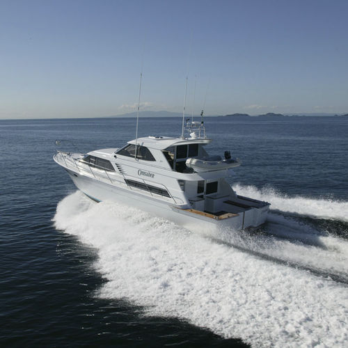 Charter-Motoryacht - Crusader - Lloyd Stevenson Boat Builders - mit geschlossener Flybridge / Shaft-Drive / 3 Kabinen