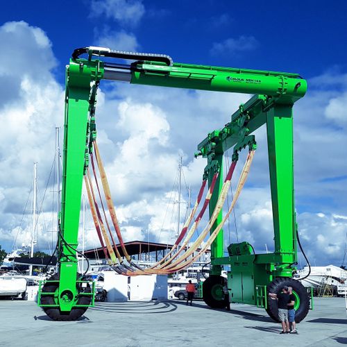 Ferngesteuerter Travellift - MBH 145 telescopic - CIMOLAI TECHNOLOGY SPA - mit breitenverstellbarer Querstrebe
