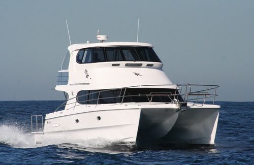 Express-Cruiser / Katamaran - V1250 Conquest - Voyager Catamarans - Innenborder / mit geschlossener Flybridge / Sportfischer