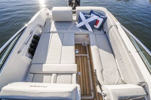 Cabin-Cruiser / Außenborder - 700 DC - Flipper - Open / mit Doppelkonsole / max. 7 Personen