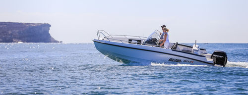 Außenborder-Konsolenboot - 600 R - Bella Boats Oy - mit Mittelkonsole / Wasserski / Sportfischer