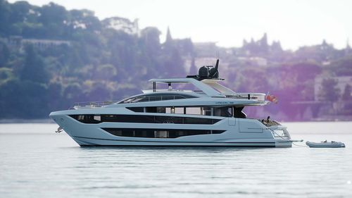 Sport-Motoryacht - 82 - Pearl Motor Yachts Limited - Flybridge / Raised Pilothouse / 4 Kabinen